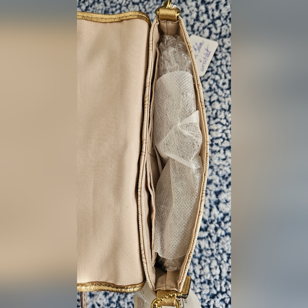 Coach wristlet bag. - Picture 7 of 9